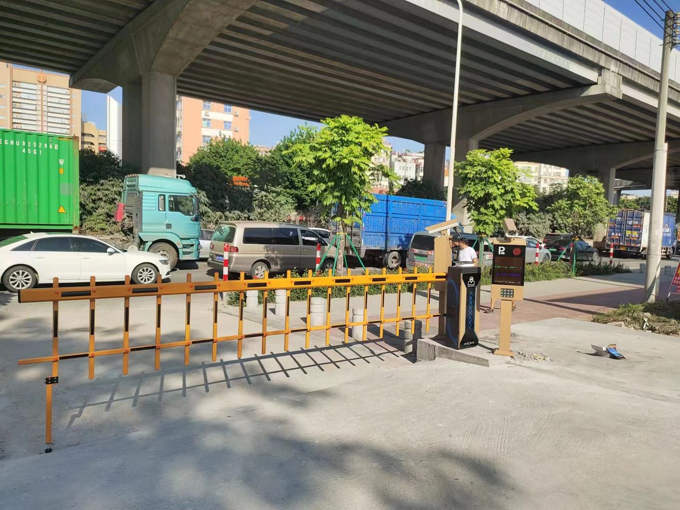 Functional testing of vehicle detection system at commercial shopping mall entry gate