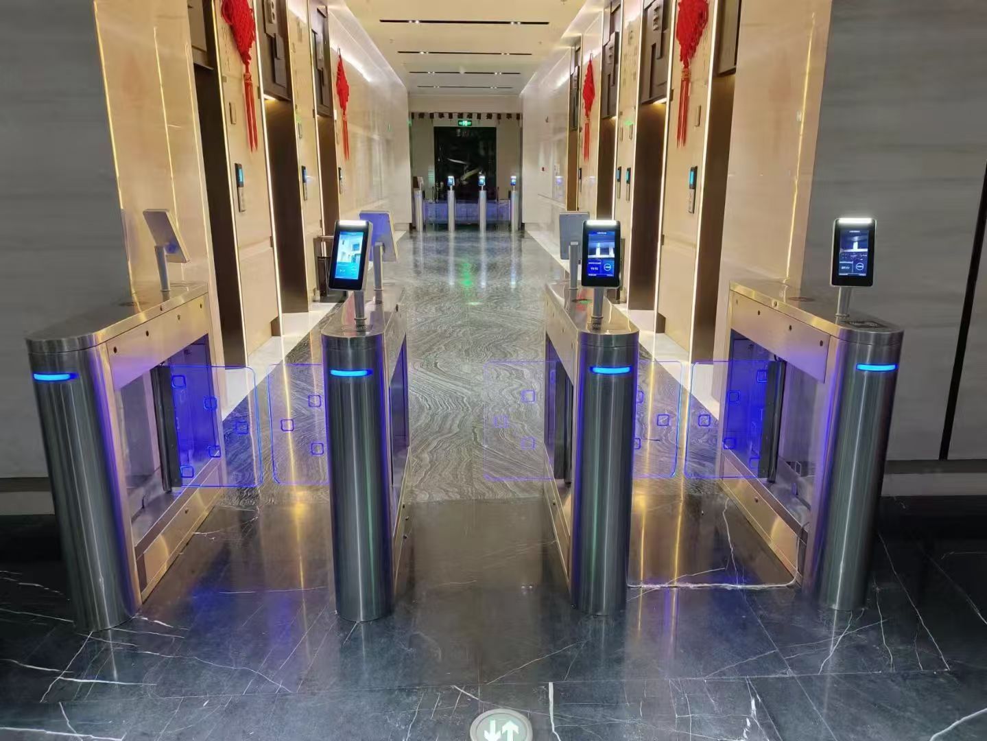 عنوان المنتج: بوابة تمرير تلقائية باب فتحة مع التعرف على الوجه البيومتري لمرافق الصالات الرياضية المزدحمة